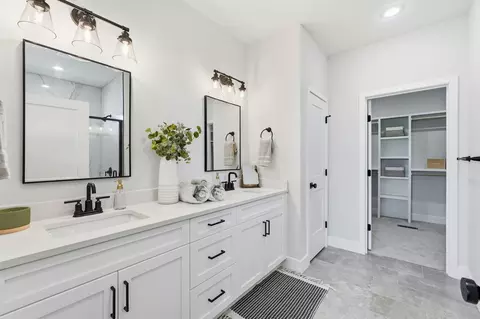 Bath - 6080 S Holland Ave, Springfield, MO 65810 photo 1 of 6