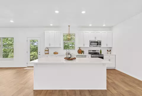 Kitchen - 329 N Ridge Pl, Branson, MO 65616 photo 3 of 5