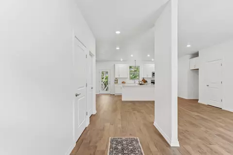 Entry Way - 329 N Ridge Pl, Branson, MO 65616 photo 4 of 9