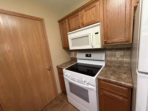 Kitchen - 835 S Natalie Ave, Springfield, MO 65802 photo 2 of 2