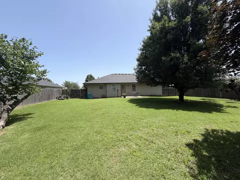Exterior - 835 S Natalie Ave, Springfield, MO 65802 photo 4 of 5