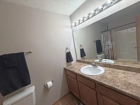 Bath - 835 S Natalie Ave, Springfield, MO 65802 photo 1 of 3