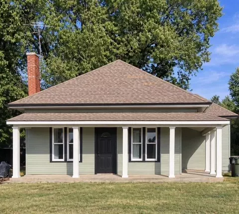 808 N Mccanse St, Mount Vernon, MO 65712