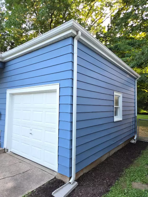 Exterior - 1553 S Pickwick Ave, Springfield, MO 65804 photo 5 of 23