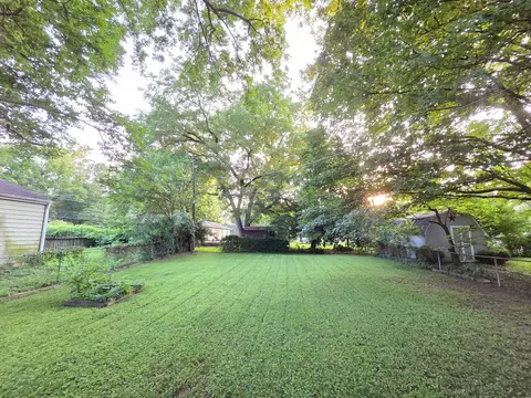Exterior - 1553 S Pickwick Ave, Springfield, MO 65804 photo 11 of 23