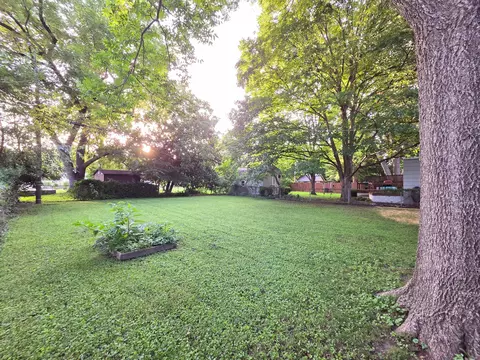 Exterior - 1553 S Pickwick Ave, Springfield, MO 65804 photo 7 of 23
