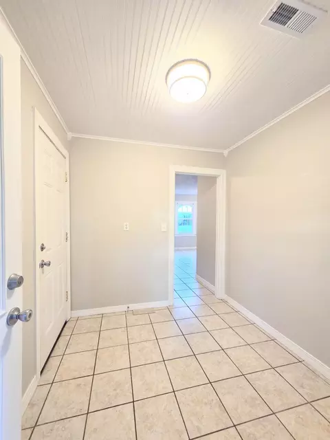 Entry Way - 1553 S Pickwick Ave, Springfield, MO 65804 photo 1 of 1