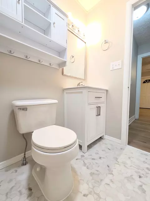 Bath - 1553 S Pickwick Ave, Springfield, MO 65804 photo 4 of 5