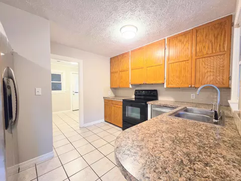 Kitchen - 1553 S Pickwick Ave, Springfield, MO 65804 photo 1 of 4