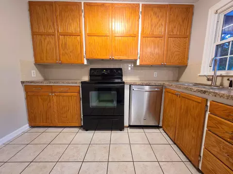 Kitchen - 1553 S Pickwick Ave, Springfield, MO 65804 photo 4 of 4