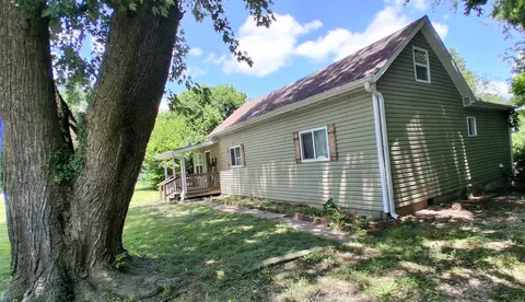 Exterior - 129 W Cline St, Aurora, MO 65605 photo 4 of 4