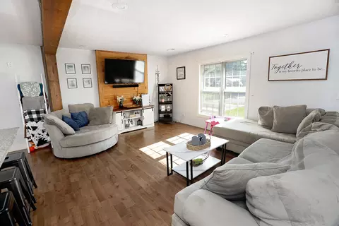 Living - 249 Pine Ridge St, Marshfield, MO 65706 photo 1 of 2