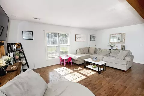 Living - 249 Pine Ridge St, Marshfield, MO 65706 photo 2 of 2