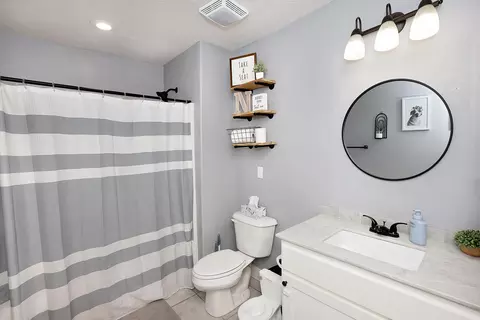 Bath - 249 Pine Ridge St, Marshfield, MO 65706 photo 3 of 3