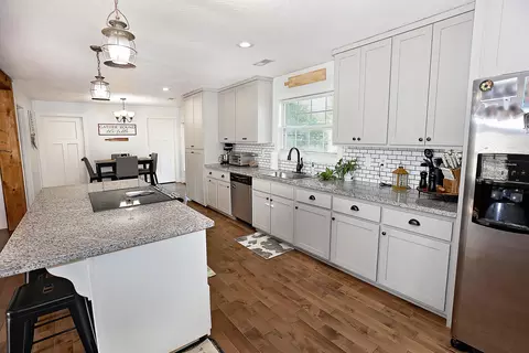 Kitchen - 249 Pine Ridge St, Marshfield, MO 65706 photo 2 of 4