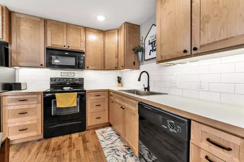 Kitchen - 61 Rolla Hill Rd, Galena, MO 65656 photo 2 of 3