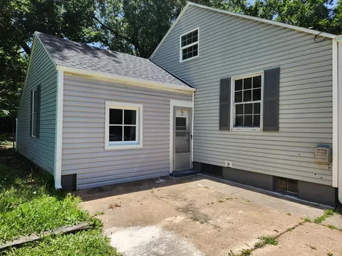 Exterior - 524 W Jackson St, Marshfield, MO 65706 photo 2 of 6