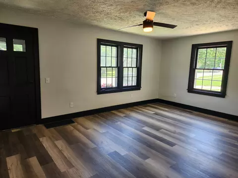 Living - 524 W Jackson St, Marshfield, MO 65706 photo 1 of 1