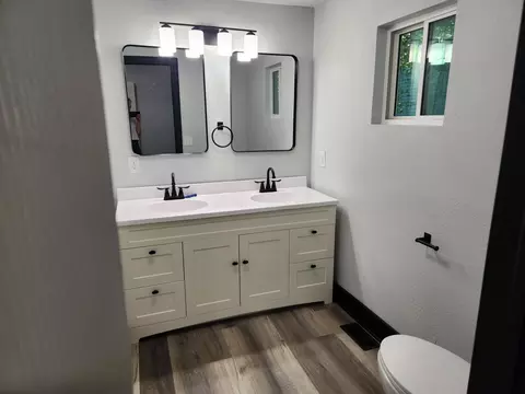 Bath - 524 W Jackson St, Marshfield, MO 65706 photo 1 of 2