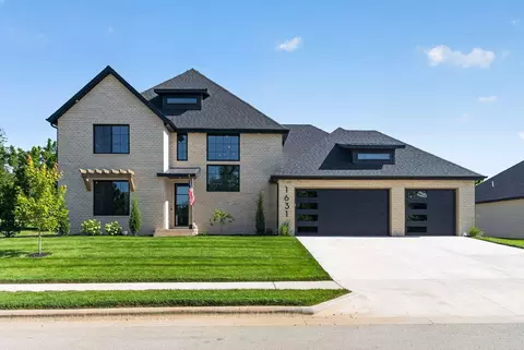 1631 E Cobblestone Dr, Ozark, MO 65721