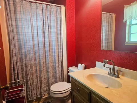 Bath - 8737 Sapper St, Winona, MO 65588 photo 2 of 2
