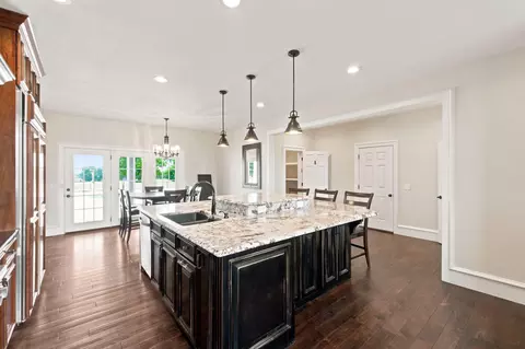 Kitchen - 1132 N Farm Road 185, Springfield, MO 65802 photo 6 of 7