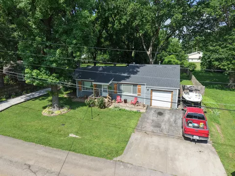 2233 S Roanoke Ave, Springfield, MO 65807 photo 2