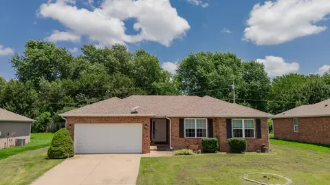 2320 S Mesa Dr, Bolivar, MO 65613