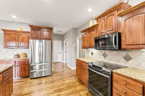 Kitchen - 1005 Denali Dr, Nixa, MO 65714 photo 3 of 6