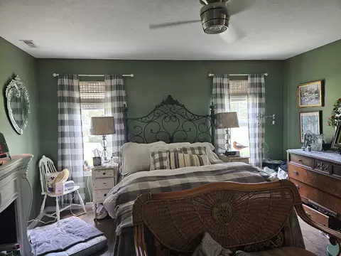 Bedroom - 19716 St Hwy N, Squires, MO 65755 photo 2 of 2