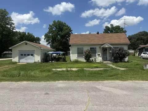 15 W Lee St, Aurora, MO 65605 photo 1