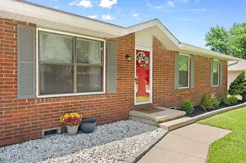 Exterior - 404 E Deanna Ln, Nixa, MO 65714 photo 4 of 8