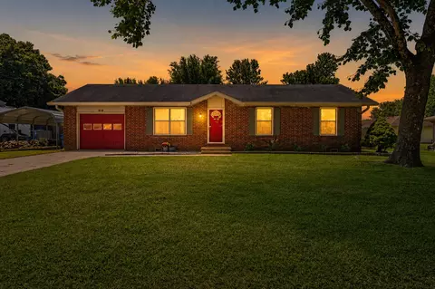 Exterior - 404 E Deanna Ln, Nixa, MO 65714 photo 2 of 8