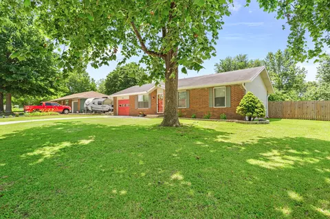 Exterior - 404 E Deanna Ln, Nixa, MO 65714 photo 3 of 8