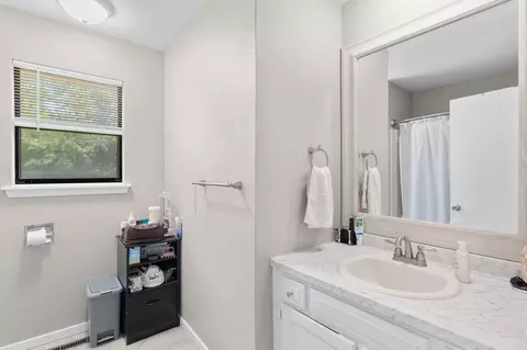 Bath - 404 E Deanna Ln, Nixa, MO 65714 photo 1 of 1