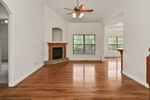 Living - 912 E Welch St, Nixa, MO 65714 photo 1 of 9