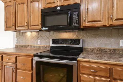 Kitchen - 912 E Welch St, Nixa, MO 65714 photo 6 of 7