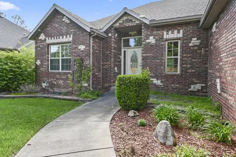 Exterior - 912 E Welch St, Nixa, MO 65714 photo 3 of 13