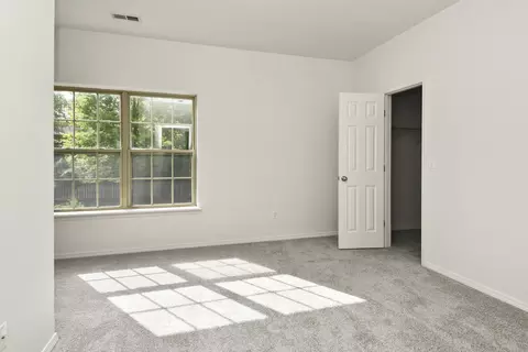Bedroom - 912 E Welch St, Nixa, MO 65714 photo 7 of 10