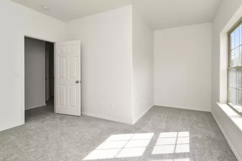 Bedroom - 912 E Welch St, Nixa, MO 65714 photo 8 of 10