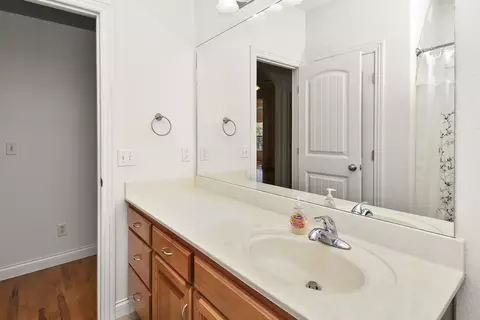 Bath - 912 E Welch St, Nixa, MO 65714 photo 4 of 6