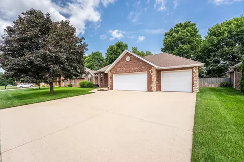 Exterior - 3755 W Eaglecrest St, Battlefield, MO 65619 photo 3 of 6
