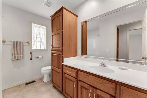Bath - 3755 W Eaglecrest St, Battlefield, MO 65619 photo 5 of 5
