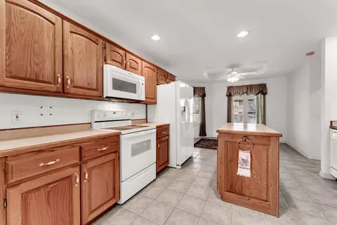 Kitchen - 3755 W Eaglecrest St, Battlefield, MO 65619 photo 2 of 3