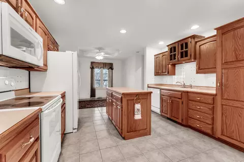Kitchen - 3755 W Eaglecrest St, Battlefield, MO 65619 photo 3 of 3