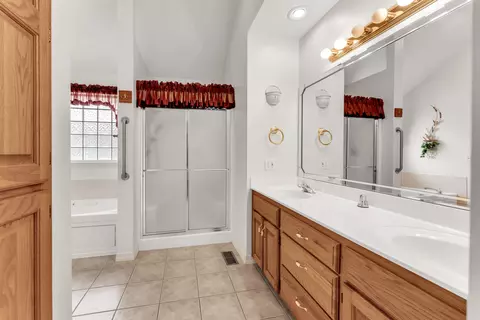 Bath - 3755 W Eaglecrest St, Battlefield, MO 65619 photo 4 of 5