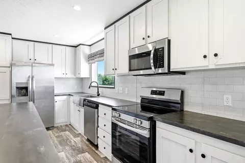 Kitchen - 6060 State Highway M, Clever, MO 65631 photo 4 of 4