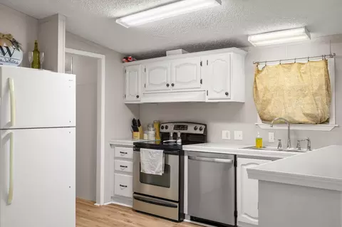 Kitchen - 165 Clear Top Ln, Lampe, MO 65681 photo 4 of 4