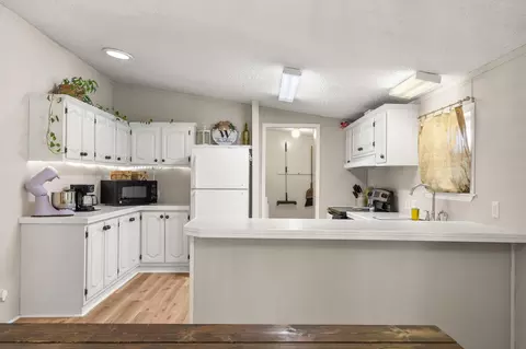 Kitchen - 165 Clear Top Ln, Lampe, MO 65681 photo 2 of 4