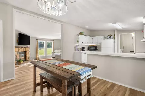 Dining - 165 Clear Top Ln, Lampe, MO 65681 photo 3 of 4